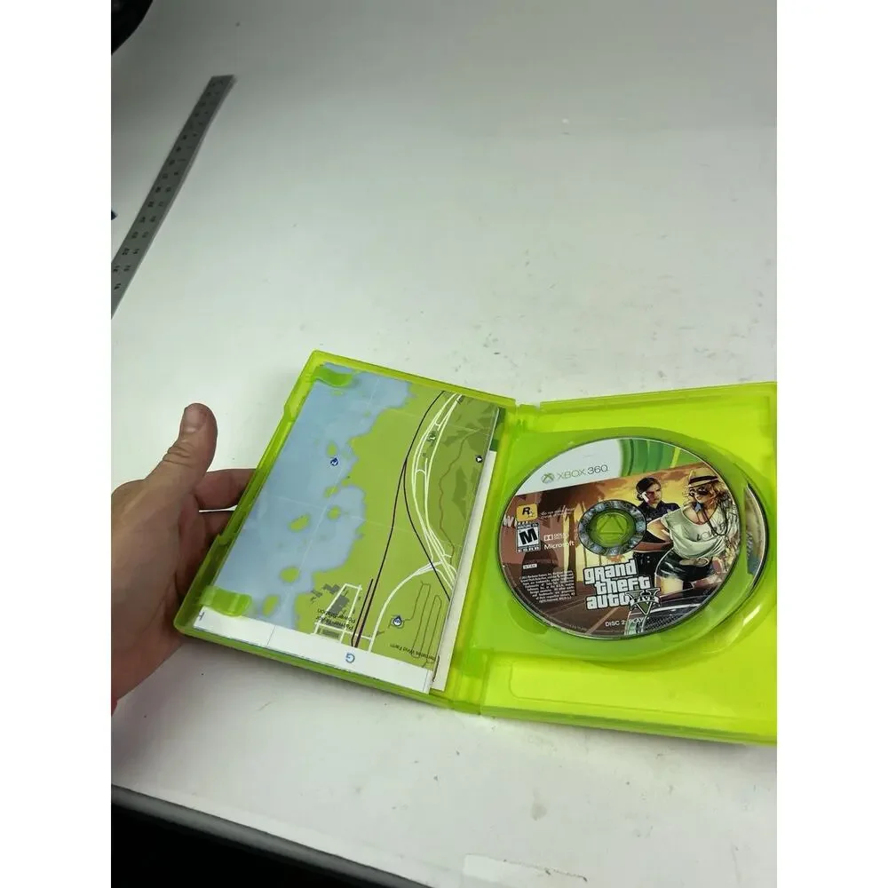 Grand Theft Auto V (Microsoft Xbox 360, 2013) COMPLETE